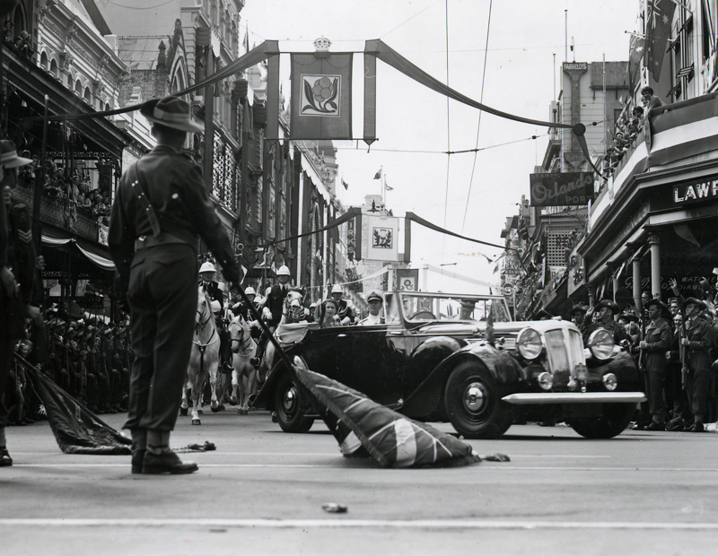 SRSA GRG24/140/36/72 Image 23 A Queen Elizabeth II and Prince Philip are chauffeured along Rundle Street, turning left into King William Street, during the 1954 Royal Visit.